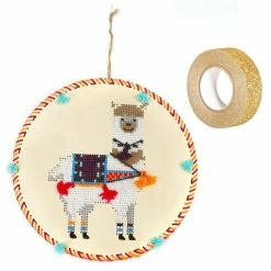 Grosses soldes 🎉 AUCUNE Silhouette à Suspendre Coffret Suspension Bois à Broder Lama + Masking Tape Doré à Paillettes 5 M ❤️